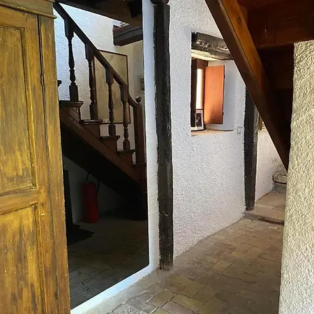 Semesterbostad 1800 Análipsis